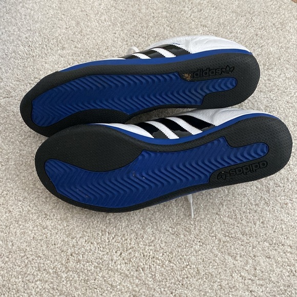 Adidas shoes size 11 - Picture 7 of 9